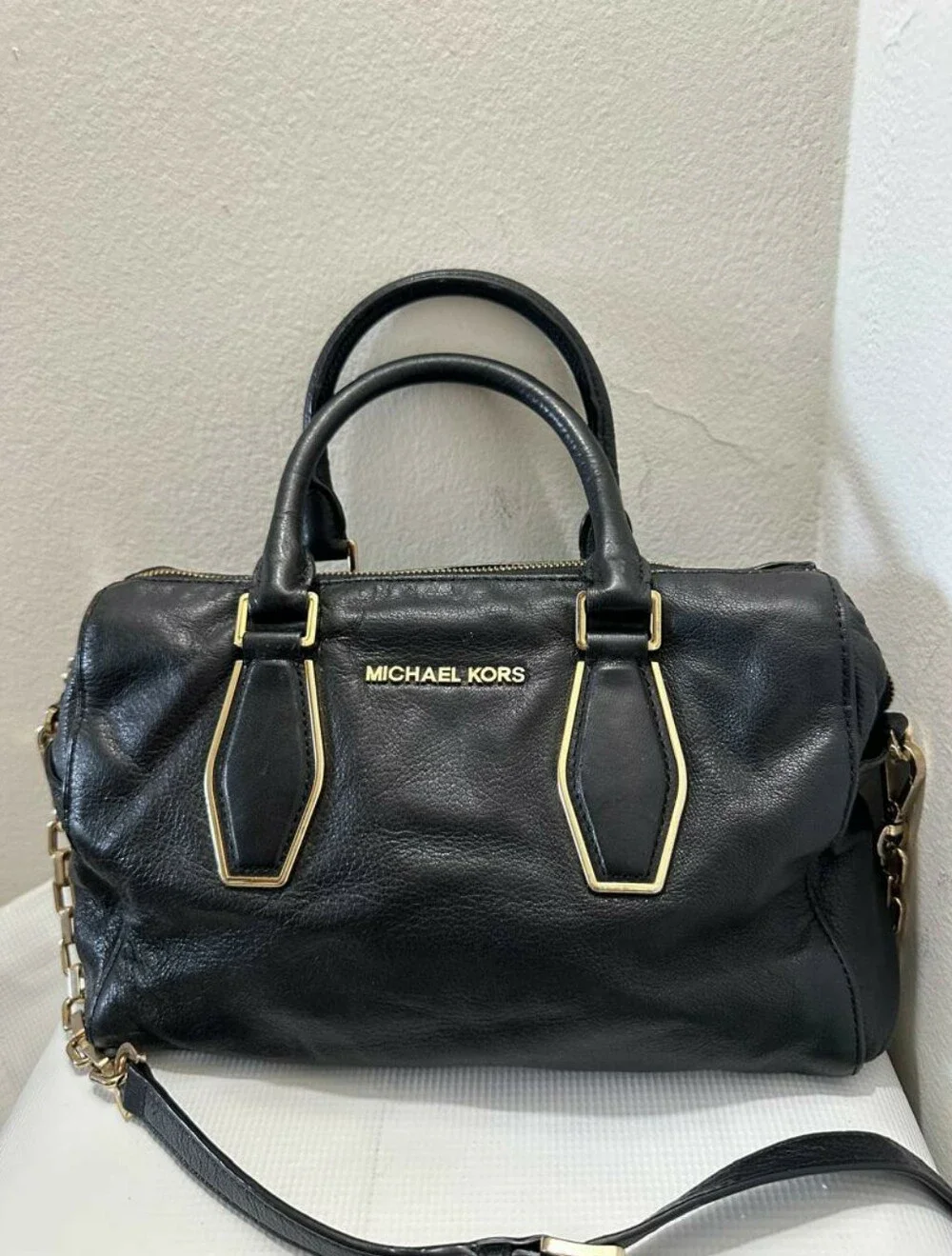MICHAEL Michael Kors Vanessa Medium Chain Satchel in Black